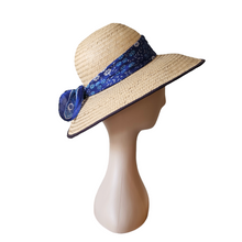 Afbeelding in Gallery-weergave laden, Chapeau de paille vintage et foulard en soie
