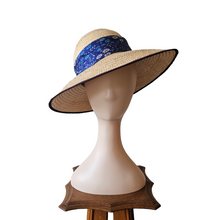 Afbeelding in Gallery-weergave laden, Chapeau de paille vintage et foulard en soie
