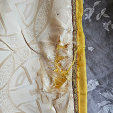 Load image into Gallery viewer, Chasuble liturgique ancienne brodée de fils d’or, Trinité - symbole Alpha-Omega, Fa. M.J. Coopmans, Hoeven (Pays-Bas), vers 1935-1950 Le Charme des Violettes - Brocante en ligne
