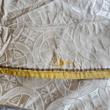 Load image into Gallery viewer, Chasuble liturgique ancienne brodée de fils d’or – Trinité, symbole Alpha-Omega,  Fa. M.J. Coopmans, Hoeven (Pays-Bas), vers 1935-1950 Le Charme des Violettes - Brocante en ligne
