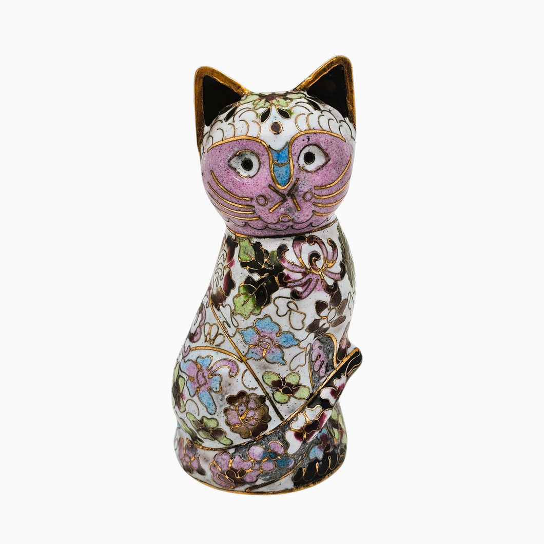 Chat en émail cloisonné au décor floral pastel – Chine, vers 1960–1980 Le Charme des Violettes - Brocante en ligne