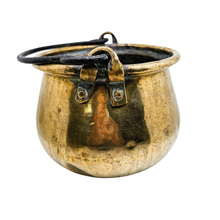 Load image into Gallery viewer, Chaudron en laiton doré et fer forgé, fin XIXᵉ - début XXᵉ siècle Le Charme des Violettes - Brocante en ligne
