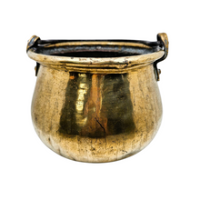 Load image into Gallery viewer, Chaudron en laiton doré et fer forgé, fin XIXᵉ - début XXᵉ siècle Le Charme des Violettes - Brocante en ligne

