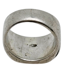 Charger l'image dans la galerie, Chevalière en argent 800 et or rose monogrammée “LC”, vers 1940–1950 Le Charme des Violettes - Brocante en ligne
