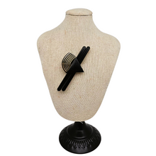 Charger l&#39;image dans la galerie, Boucles d&#39;oreilles clips et broche vintage assortie de style Art déco noir et or, années 1980
