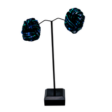 Charger l&#39;image dans la galerie, Boucles d&#39;oreilles clips vintage en perles torsadées irisées bleues et vertes, années 1960 Le Charme des Violettes - Brocante en ligne
