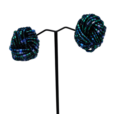 Boucles d'oreilles clips vintage en perles torsadées irisées bleues et vertes, années 1960 Le Charme des Violettes - Brocante en ligne