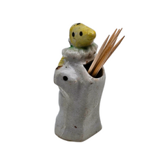 Afbeelding in Gallery-weergave laden, Clown musicien polychrome porte-cure-dents en porcelaine, vers 1920-1935 Le Charme des Violettes - Brocante en ligne
