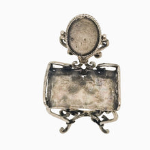 Charger l'image dans la galerie, Coiffeuse miniature en argent 800, Fabrication italienne, XXe siècle Le Charme des Violettes - Brocante en ligne
