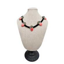 Charger l'image dans la galerie, Collier vintage aux glands en céramique vernissée et ruban de velours noir, années 1970 Le Charme des Violettes - Brocante en ligne
