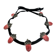 Charger l'image dans la galerie, Collier vintage aux glands en céramique vernissée et ruban de velours noir, années 1970 Le Charme des Violettes - Brocante en ligne
