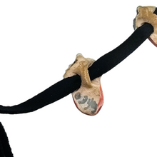 Charger l'image dans la galerie, Collier vintage aux glands en céramique vernissée et ruban de velours noir, années 1970 Le Charme des Violettes - Brocante en ligne
