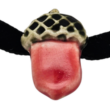 Charger l'image dans la galerie, Collier vintage aux glands en céramique vernissée et ruban de velours noir, années 1970 Le Charme des Violettes - Brocante en ligne
