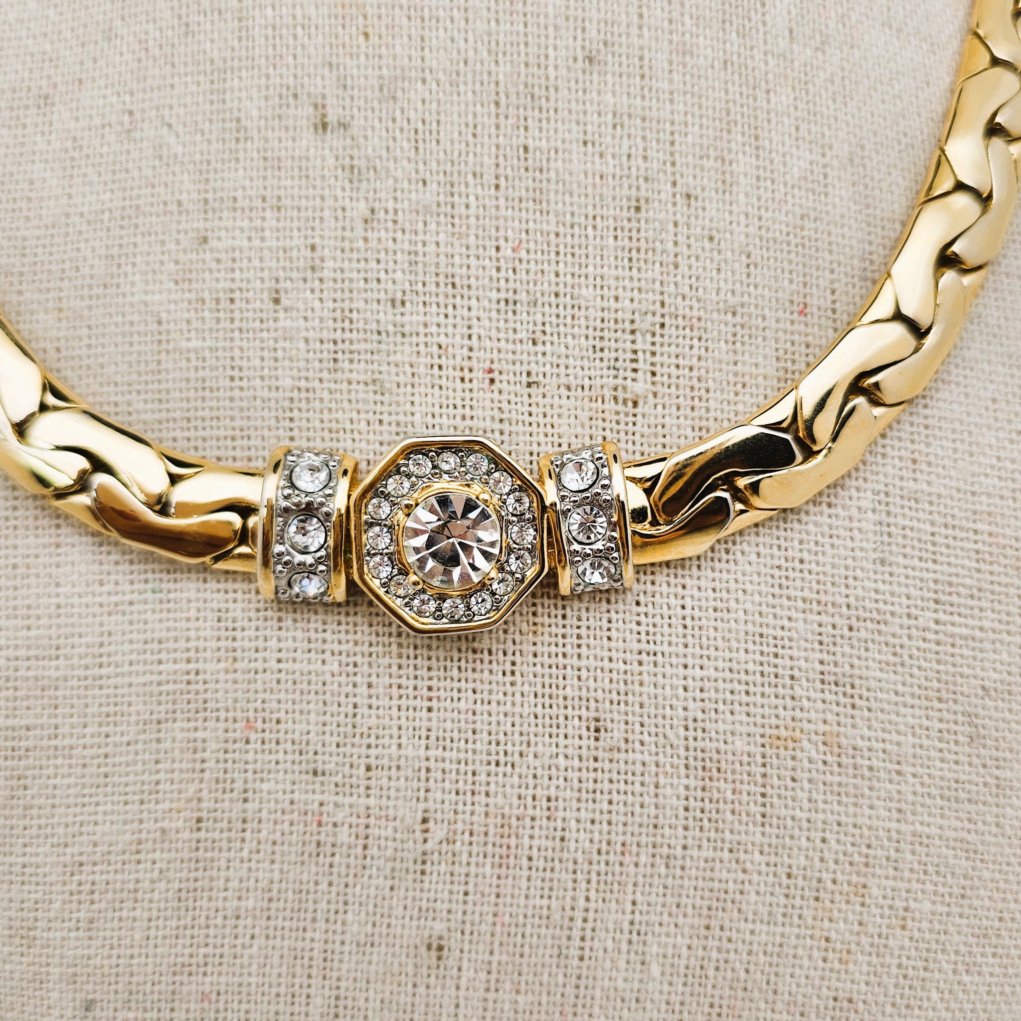 Collier Fantaisie Vintage Métal Doré Style Rétro Collier Fantaisie Vintage Métal Doré Style Rétro