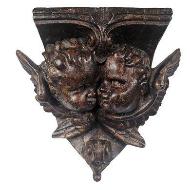 Console d'applique à motif de putti en plâtre patiné façon bois, fin XIXᵉ – début XXᵉ siècle Le Charme des Violettes - Brocante en ligne