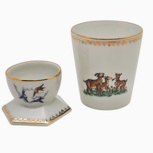 Charger l'image dans la galerie, Ensemble pour enfant en porcelaine de Limoges – Coquetier et gobelet décor pastoral – France, XXe siècle Le Charme des Violettes - Brocante en ligne
