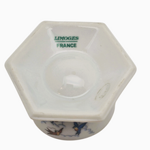 Charger l'image dans la galerie, Ensemble pour enfant en porcelaine de Limoges – Coquetier et gobelet décor pastoral – France, XXe siècle Le Charme des Violettes - Brocante en ligne
