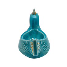 Charger l'image dans la galerie, Coquetier en céramique turquoise et or, en forme de poule, années 1950
