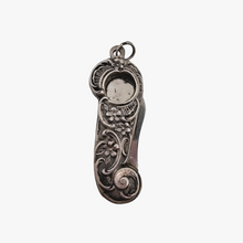 Load image into Gallery viewer, Coupe-cigare Art nouveau en argent, années 1900
