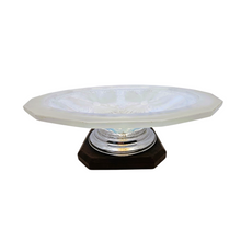 Load image into Gallery viewer, Coupe Art déco en verre opalescent moulé sur monture chromée et base en bois, vers 1930 Le Charme des Violettes - Brocante en ligne
