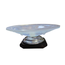 Load image into Gallery viewer, Coupe Art déco en verre opalescent moulé sur monture chromée et base en bois, vers 1930 Le Charme des Violettes - Brocante en ligne
