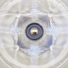 Load image into Gallery viewer, Coupe Art déco en verre opalescent moulé sur monture chromée et base en bois, vers 1930 Le Charme des Violettes - Brocante en ligne
