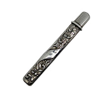 Charger l'image dans la galerie, Porte-crayon et son étui en argent aux roses – Art nouveau, vers 1900 Le Charme des Violettes - Brocante en ligne
