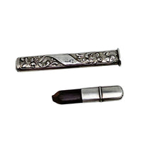 Charger l'image dans la galerie, Porte-crayon et son étui en argent aux roses – Art nouveau, vers 1900 Le Charme des Violettes - Brocante en ligne
