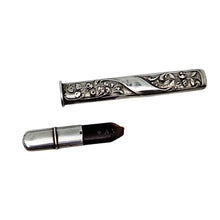Charger l'image dans la galerie, Porte-crayon et son étui en argent aux roses – Art nouveau, vers 1900 Le Charme des Violettes - Brocante en ligne
