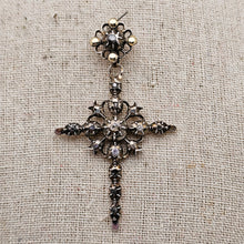 Charger l'image dans la galerie, Croix en argent et or, sertie de 15 diamants taille rose,  fin XVIIIᵉ siècle Le Charme des Violettes - Brocante en ligne
