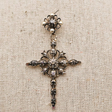 Charger l'image dans la galerie, Croix en argent et or, sertie de 15 diamants taille rose,  fin XVIIIᵉ siècle Le Charme des Violettes - Brocante en ligne
