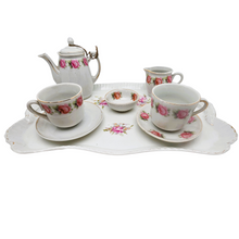 Charger l&#39;image dans la galerie, Dînette ancienne en porcelaine à décor de roses et bords dorés Le charme des violettes - Brocante en ligne
