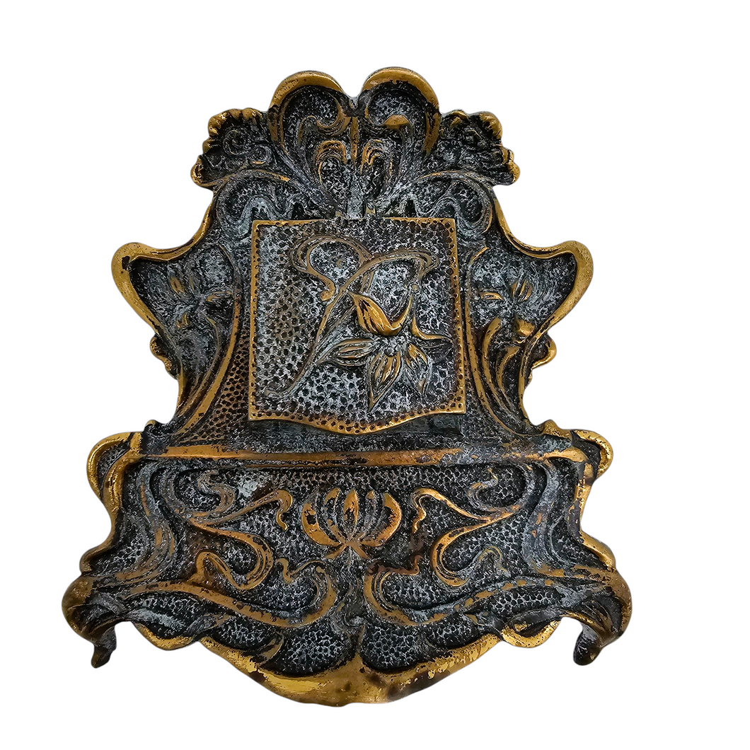 Encrier Art nouveau en bronze doré à patine verte, début XXè