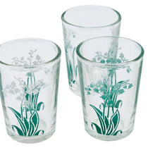 Charger l'image dans la galerie, Service à liqueur ou à goutte vintage au muguet – Carafon et 8 verres, Années 1960-1970 Le Charme des Violettes - Brocante en ligne
