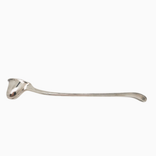 Load image into Gallery viewer, Éteignoir à bougie en métal argenté (silverplate), années 1950-1970 Le Charme des Violettes - Brocante en ligne
