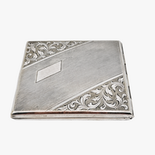 Load image into Gallery viewer, Etui à cigarettes Art déco en alpacca plaqué argent guilloché de motifs géométriques, années 1930
