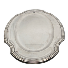 Charger l&#39;image dans la galerie, Fallon Orfèvre Namur, Plat de service ovale de style Louis XVI en métal argenté, années 1900
