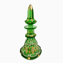 Load image into Gallery viewer, Flacon Belle Epoque en verre vert peint à la main, rehauts dorés, fin XIXe / début XXe Le Charme des Violettes - Brocante en ligne
