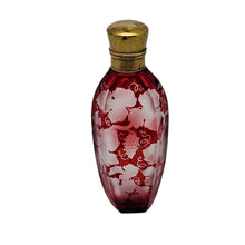 Charger l'image dans la galerie, Flacon à parfum en cristal de Bohême rouge rubis – décor vigne et raisin dégagé à l'acide, vers 1900 Le Charme des Violettes - Brocante en ligne

