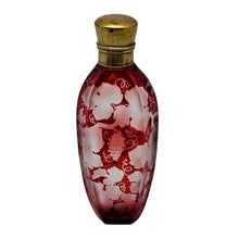Charger l'image dans la galerie, Flacon à parfum en cristal de Bohême rouge rubis – décor vigne et raisin dégagé à l'acide, vers 1900 Le Charme des Violettes - Brocante en ligne
