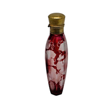 Charger l'image dans la galerie, Flacon à parfum en cristal de Bohême rouge rubis – décor vigne et raisin dégagé à l'acide, vers 1900 Le Charme des Violettes - Brocante en ligne
