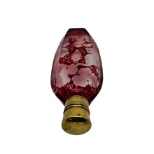 Charger l'image dans la galerie, Flacon à parfum en cristal de Bohême rouge rubis – décor vigne et raisin dégagé à l'acide, vers 1900 Le Charme des Violettes - Brocante en ligne
