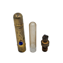 Load image into Gallery viewer, Flacon à sels ancien – flacon de pâmoison en métal doré, tube en verre intérieur, fin XIXᵉ - début XXᵉ siècle Le Charme des Violettes - Brocante en ligne
