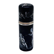 Charger l'image dans la galerie, Flacon à parfum ou à sels en argent émaillé bleu nuit à décor de putti et intérieur en vermeil, milieu XIXè siècle Le Charme des Violettes - Brocante en ligne

