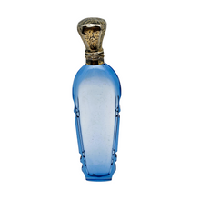 Charger l'image dans la galerie, Flacon en cristal taillé bleu et bouchon en vermeil ciselé, vers 1880-1910 Le Charme des Violettes - Brocante en ligne
