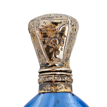 Charger l'image dans la galerie, Flacon en cristal taillé bleu et bouchon en vermeil ciselé, vers 1880-1910 Le Charme des Violettes - Brocante en ligne
