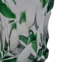 Afbeelding in Gallery-weergave laden, Flacon à parfum Art nouveau en cristal clair et vert, monture argent, France, vers 1900 Le Charme des Violettes - Brocante en ligne
