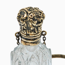 Load image into Gallery viewer, Flacon à parfum en cristal taillé et vermeil, entre 1850 et 1880 Le Charme des Violettes - Brocante en ligne
