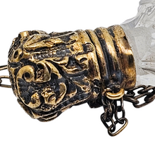 Load image into Gallery viewer, Flacon à parfum en cristal taillé et vermeil, entre 1850 et 1880 Le Charme des Violettes - Brocante en ligne
