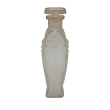 Charger l&#39;image dans la galerie, Legras &amp; Cie (attribué à), Flacon à parfum Art nouveau à la libellule en verre sablé moulé, vers 1905-1915 Le Charme des Violettes - Brocante en ligne
